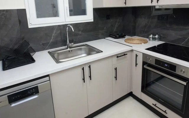 Cozy 1 Bd Getaway Apt in Lively Kipseli