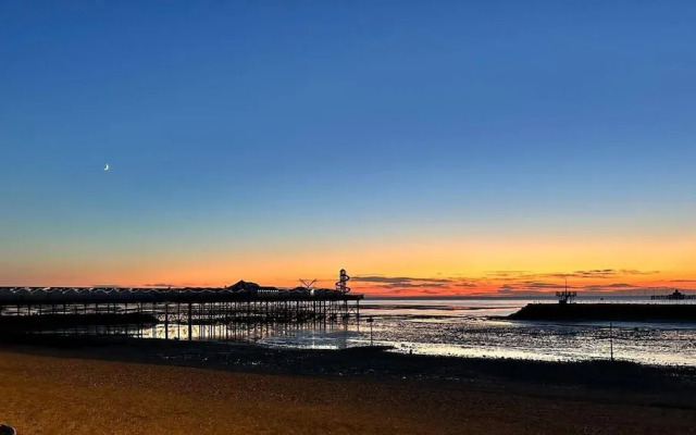 Stunning 1-bed Flat W/seaview, Garden Pet Friendly