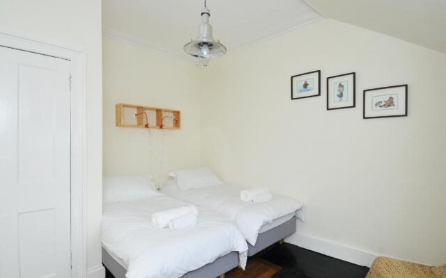 331 Attractive 2 bedroom apartment in Edinburgh's New Town