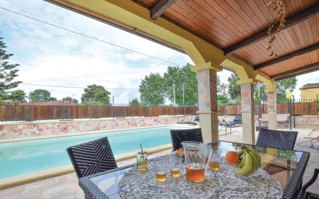 Nice Home in Torre di Pescopaganoce With 5 Bedrooms, Wifi and Outdoor Swimming Pool