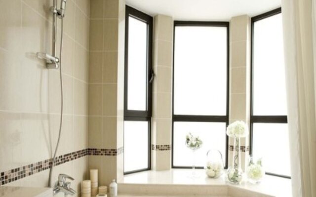 Lanson Place Jin Qiao Service Residences