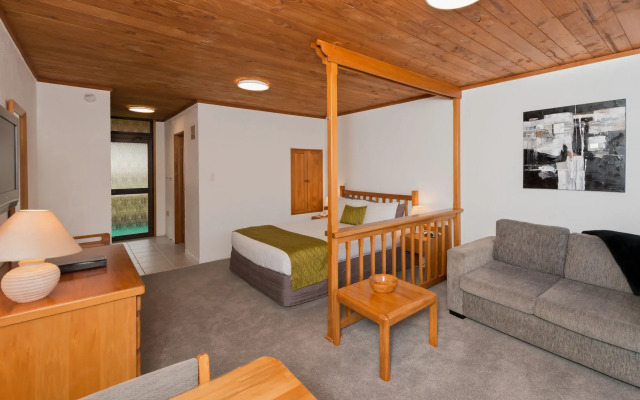 Swiss Chalet Lodge Motel