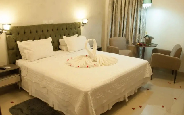 Ellus Hotel