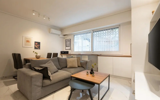 Kolonaki Chic Minimalist Studio-Athens