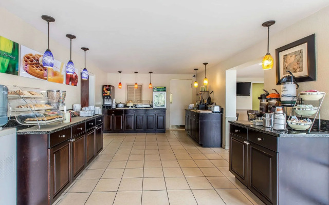 Quality Inn & Suites Easley - Greenville