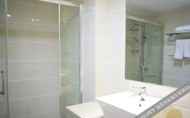 Xinchang Jinhong Hotel