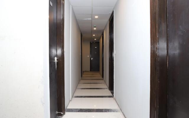 OYO Townhouse 606