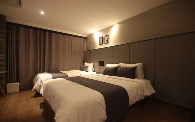 Hotel The May