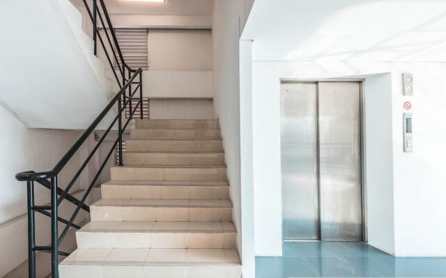OYO Flagship 1170 The Habitat Karawaci