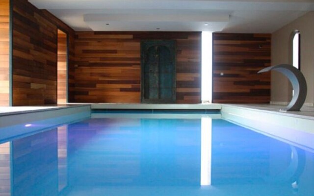 Spacious Holiday Home in Marche-en-famenne With Pool