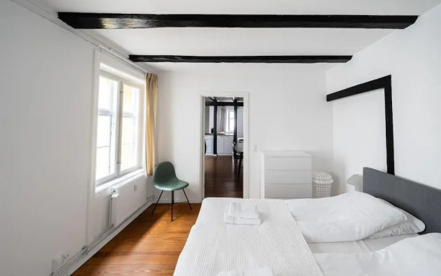 Charming City Apartment w 2-bedrooms