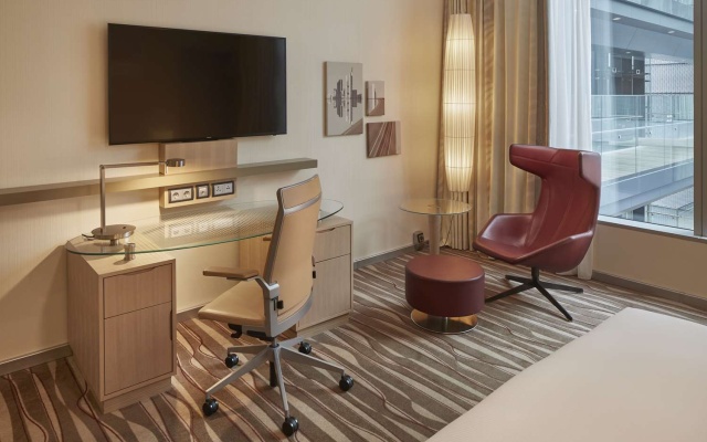Hilton Frankfurt Airport - Image 6