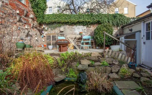 Stylish and Bright 2 Bedroom Flat in Bristol