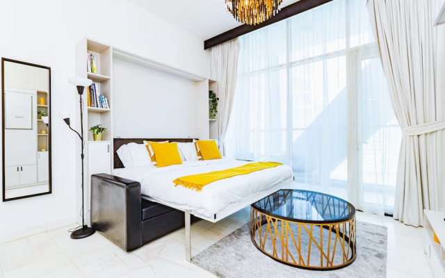 Waves - Chic Studio With Balcony Overlooking City Views