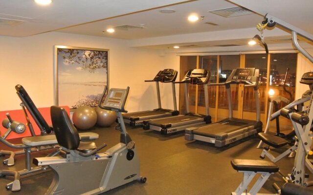 W Studio Resort Suites at Pyramid Tower