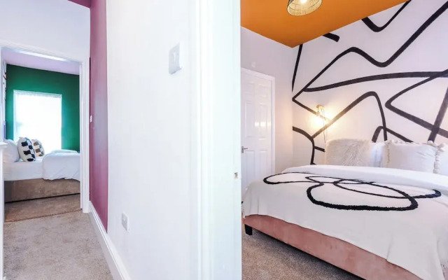 Modern 4-Bedroom in Manchester
