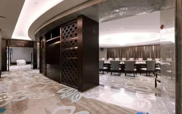 Longhui Friendship International Hotel