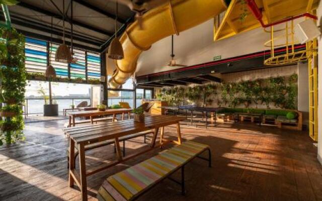 Señor Frogs Hostel - Adults Only