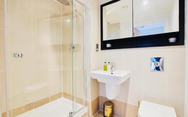 Deluxe City Apt, River Canal View& Free Parking!