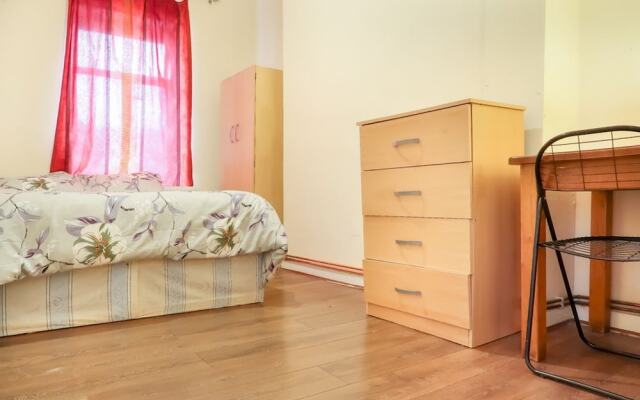 Sidney Street - Deluxe Guest Room