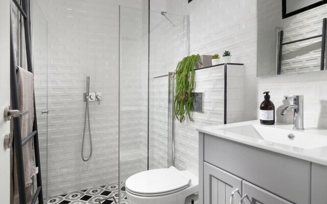 Bat Galim Seaside Retreat by Sea N' Rent