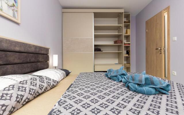 The Purple 1DB Apartment with a Parking Spot