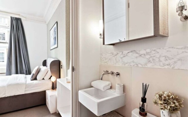 Spacious 2bed Flat in Earls Court, 7min to Tube