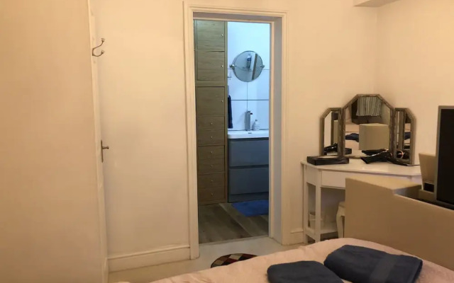 Beautiful 2 Bed Balcony Apart Seafront Eastbourne