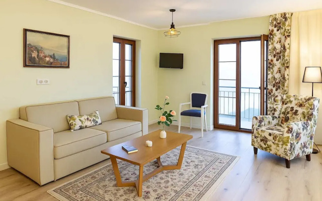 Arktos Hotel Deluxe Suite With Lake View