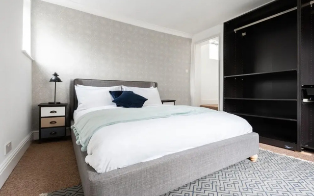 The Emmanuel Orchard - Central 4BDR Home with Parking