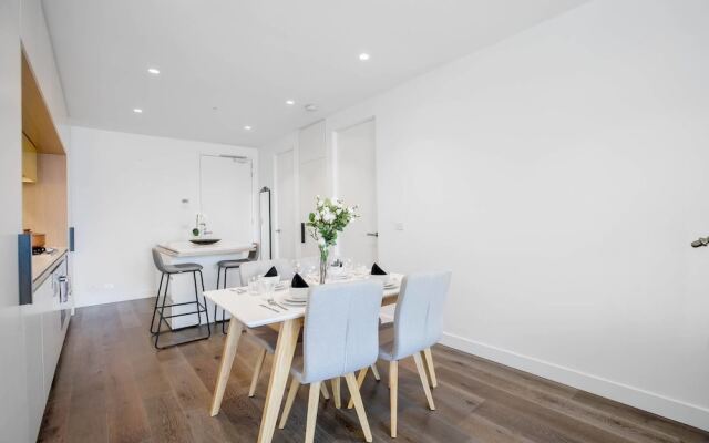 87 Docklands 2BD 2BTH Waterside with Carpark