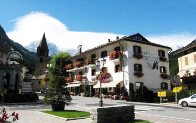 Hotel Bucaneve