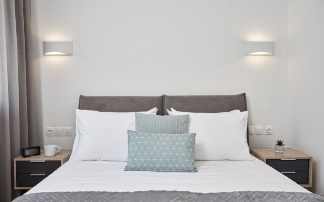 Marvelous n Bright Apartment next to Megaro Mousikis