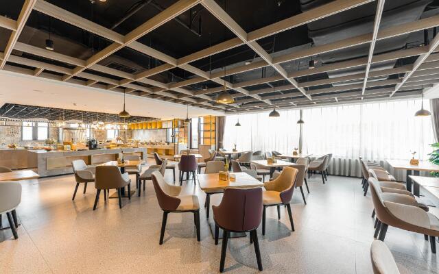 Atour Hotel Jiaxing Haiyan Haifeng Road