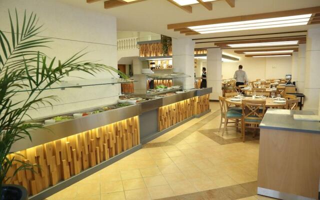 Golden Tulip Serenada