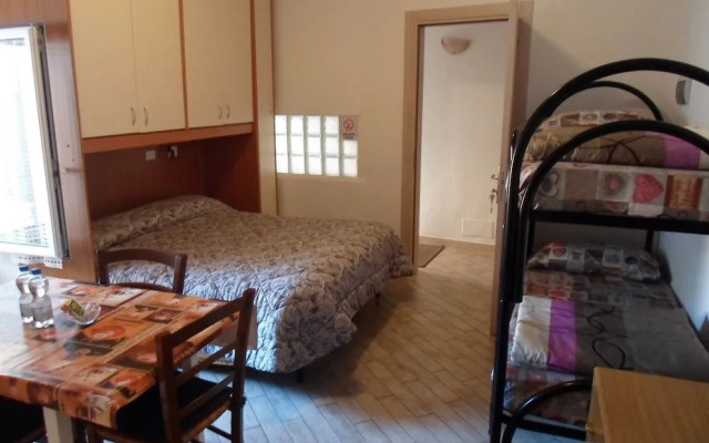 Il Volto Del Lago Rooms and Apartments