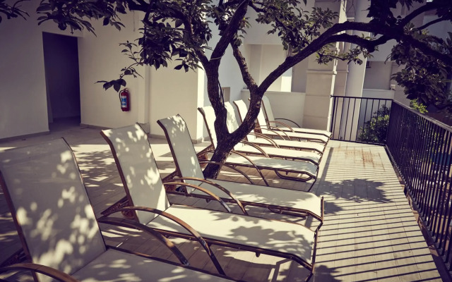 Two Seas Hotel
