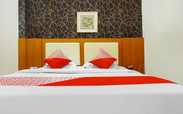 OYO Flagship 91245 Rika Hotel Makassar