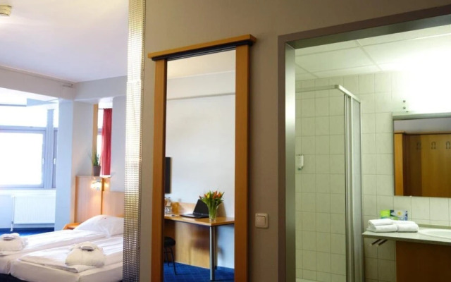 Advance Hotel