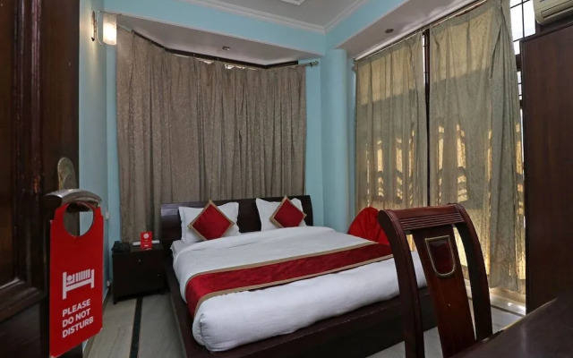 OYO 13235 The Golden Door