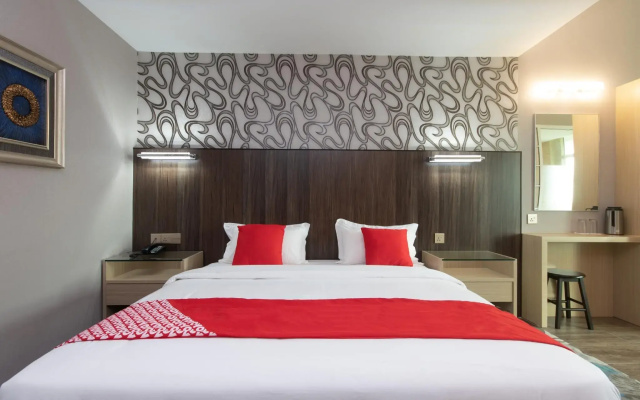 OYO 89375 Regent Hotel