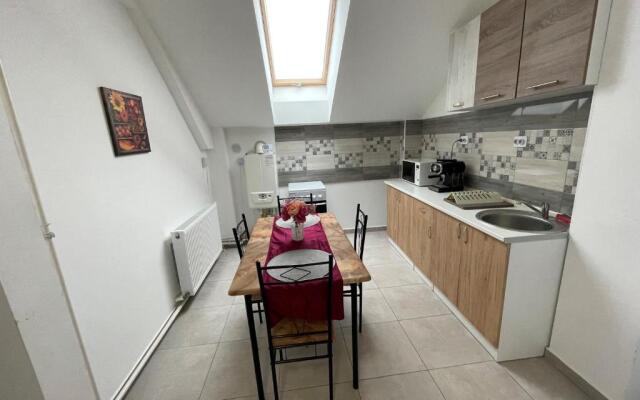 Apartament cu 2 camere, spatios si confortabil.