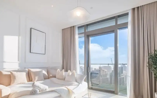 LUX The Marina Gate Sea View Suite 2