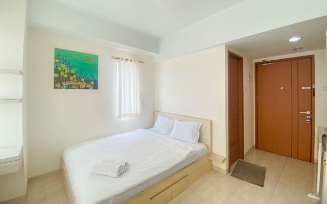 Homey And Cozy Stay Studio Margonda Residence 3 Apartment