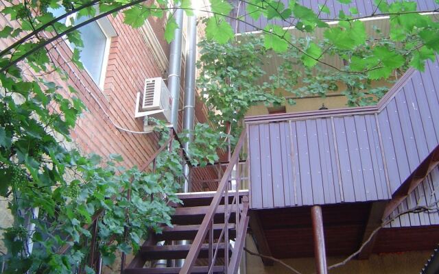 Guest House on Chernomorskaya Ulitsa