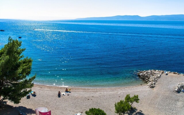 Anka - Amazing Location - SA4