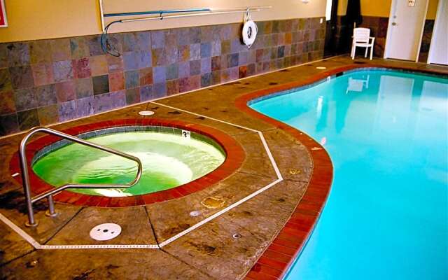 Rivertide Suites Hotel