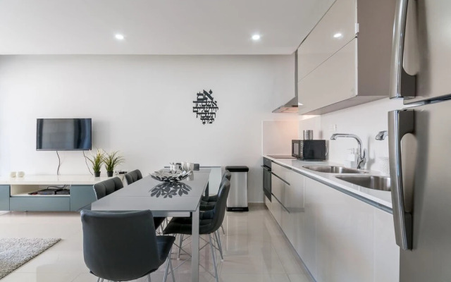 Best Location New Apt Full Amenities