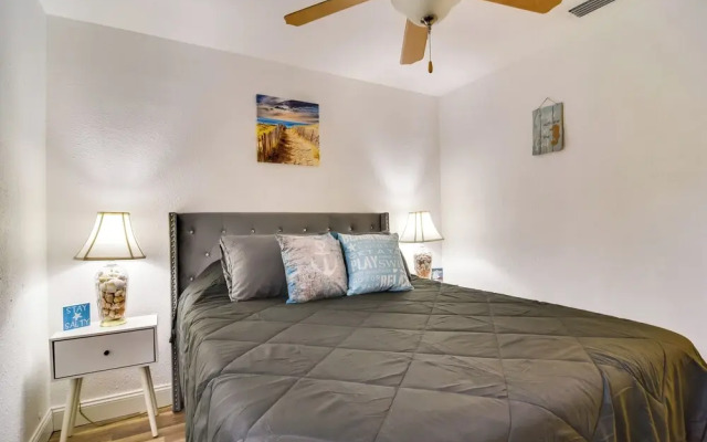 Pet-friendly Gulfport Home: Walkable Location!