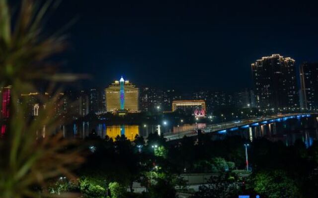 Z-Jimo E-sports Hotel (Qingyuan City Government Shunying Times Square)